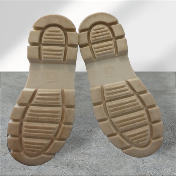 Dr martens comb style lace up boots size 9 light gray - Picture 5 of 15